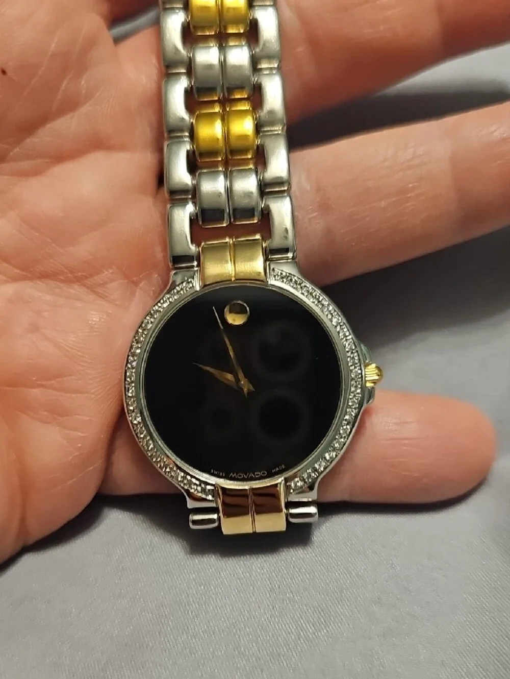 Exquisite Diamond Bezel Two-tone 33 Mm Unisex Movado Watch